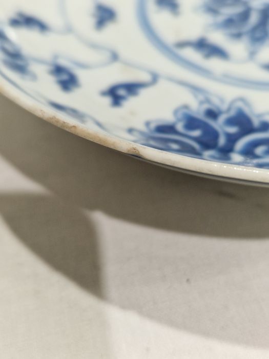 Two Chinese porcelain blue and white small plates, 19th century, each painted with a stylised bird - Image 9 of 32