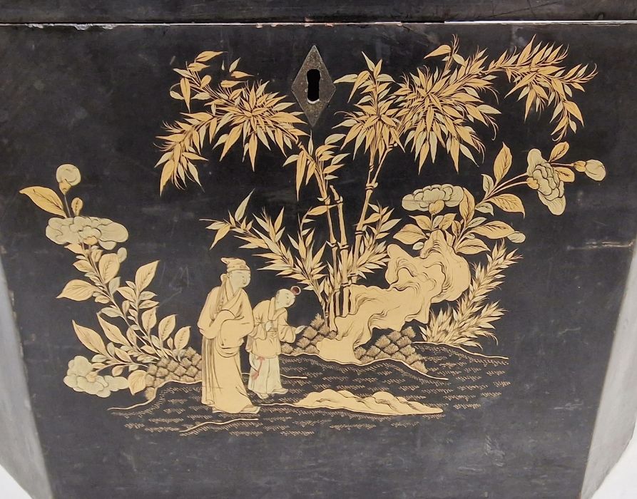 Oriental black lacquered regency-style chinoiserie box with canted corners decorated in gold with - Image 3 of 3