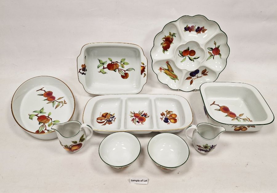 Royal Worcester Evesham and Evesham Vale composite oven to tableware part dinner service, printed - Image 2 of 5