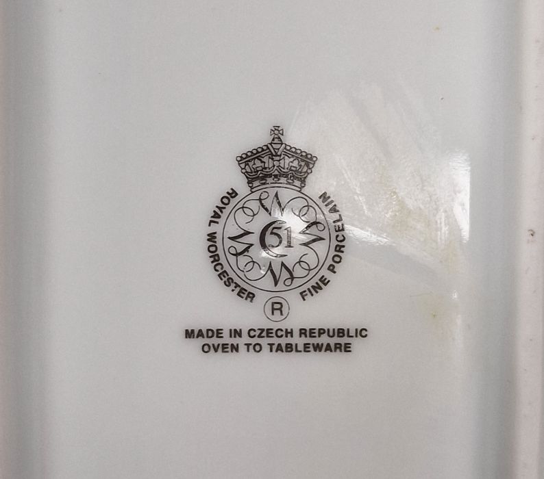 Royal Worcester Evesham and Evesham Vale composite oven to tableware part dinner service, printed - Image 3 of 5