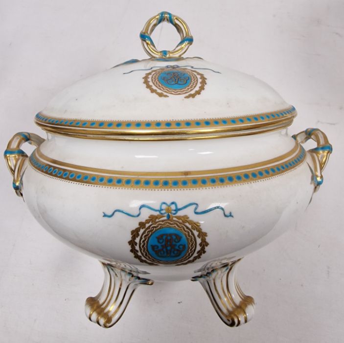 19th century Copeland porcelain two-handled armorial loving cup on circular foot, painted with crest - Image 5 of 56