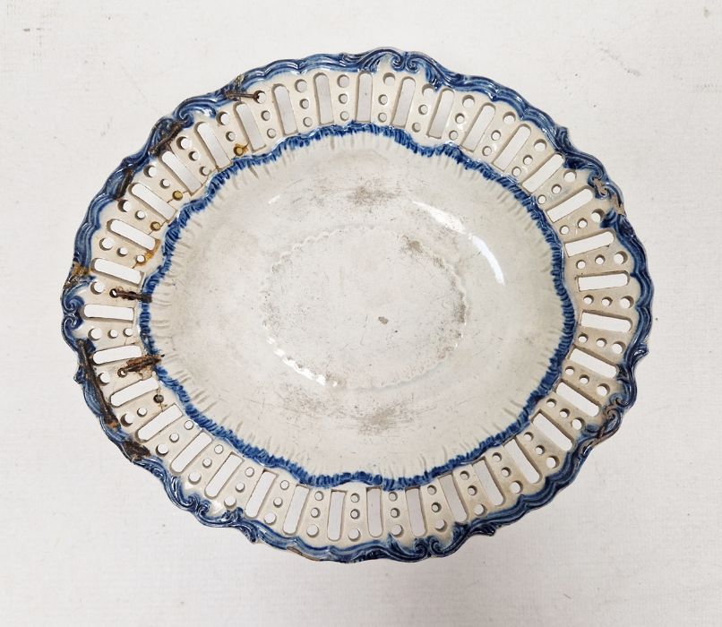 Staffordshire pearlware shaped oval footed dish, circa 1800, with pierced pattern scroll edge - Image 2 of 3