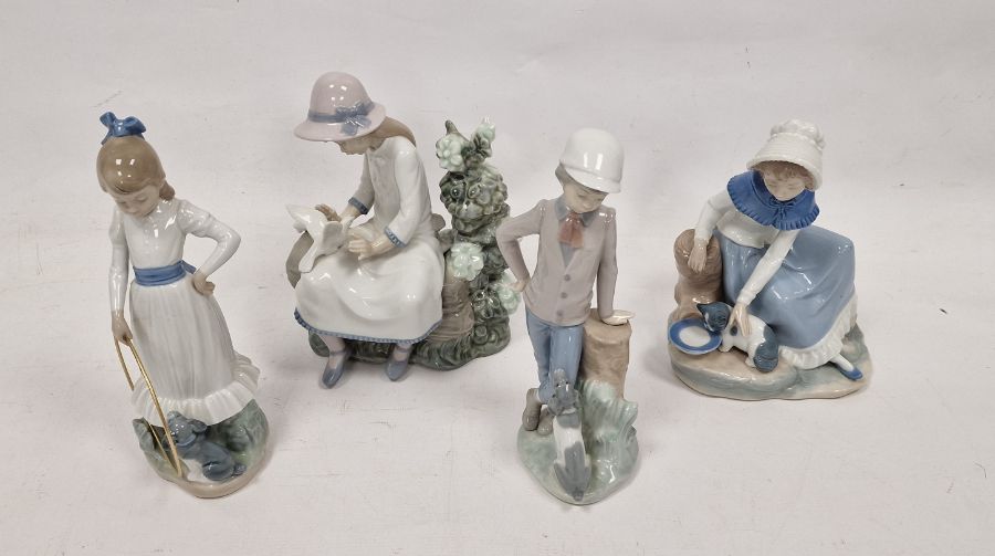 Four various Nao porcelain figures and groups of children (4) - Image 2 of 7