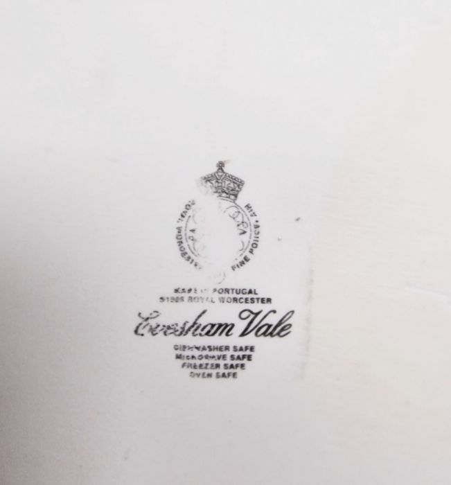 Royal Worcester Evesham and Evesham Vale composite oven to tableware part dinner service, printed - Image 5 of 5