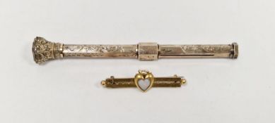 Early 20th century 15ct gold bar brooch, set with a single heart shaped opal, 2.4g, together with