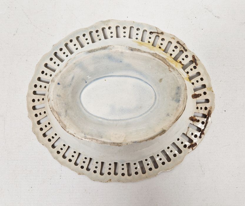 Staffordshire pearlware shaped oval footed dish, circa 1800, with pierced pattern scroll edge - Image 3 of 3