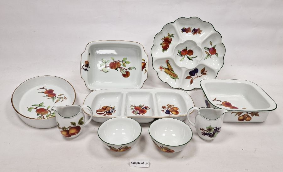 Royal Worcester Evesham and Evesham Vale composite oven to tableware part dinner service, printed