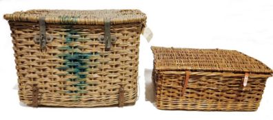 Wicker hamper/laundry basket and two further wicker hampers (3)