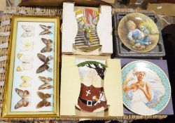 Quantity of collectors plates by Knowles, Davenport, etc and assorted prints and embroidery (1 box)