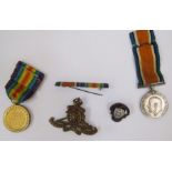 WWI war and victory medals awarded to '21554, Pte. A. Hendrie, Camerons'. WWI ribbon bar, boxed WWII