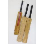 Warsop-Hendren Improved Conqueror cricket bat with signatures from Worcester, Essex, Sussex and