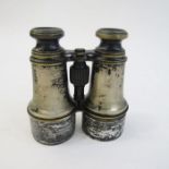 WWI era binoculars in leather case stamped with broad arrow. Together with an artillery clinometer
