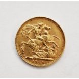 Victoria (1837-1901), Sovereign 1900, veiled head facing left,  St George and the Dragon, date