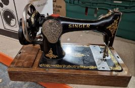 Vintage Singer sewing machine, serial number Y1729149 housed in wooden case