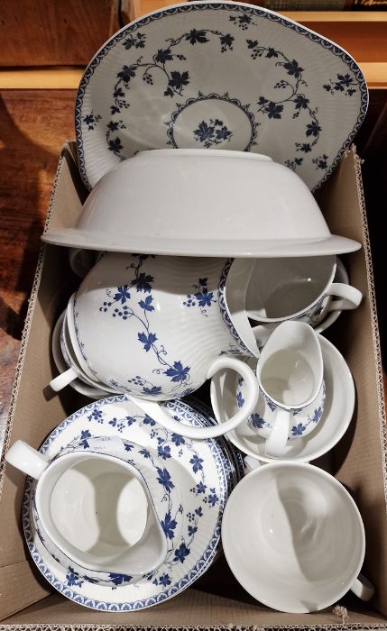 Set of five Wedgwood Susie Cooper 'Carnaby Daisy' cups and saucers, a Masons ironstone 'Mandalay'