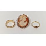 9ct gold wedding band, engraved, 6.1g, a 9ct gold and garnet small dress and a 9ct gold cameo brooch