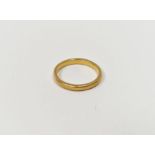 22ct gold wedding band, 2.9g approx.