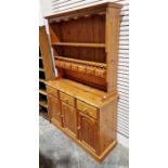 20th century pine kitchen dresser by the Cotswold Collection, the top section having two fitted