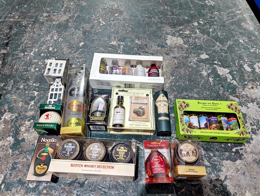 Two boxes of spirit and liqueur gift sets in miniature and smaller sizes, with individual tubed - Image 3 of 8