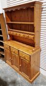 20th century pine kitchen dresser by the Cotswold Collection, the top section having two fitted