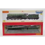 Hornby R3244TTS 00 gauge locomotive and tender, LNER 2-8-2 green Class P2 "Cock O the North" TTS