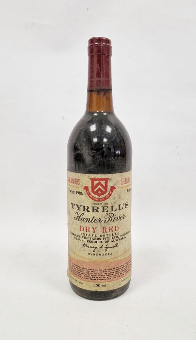 1986 Tyrrells Dry Red No. Level: low neck