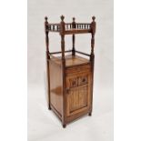 Edwardian oak cabinet having a galleried top shelf with turned finials, over turned supports, open