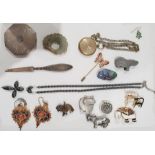 Assorted costume jewellery, including: a Victorian yellow metal engine turned photo pendant