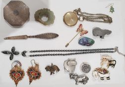 Assorted costume jewellery, including: a Victorian yellow metal engine turned photo pendant