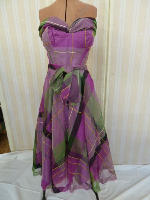 1950's silk cocktail dress, blue printed with vibrant pink/red/purple carnation pattern,  tulip - Image 2 of 22