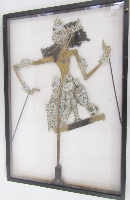 Four Javanese puppets each painted and decorated on turned wooden stick and stand within perspex and - Image 16 of 40