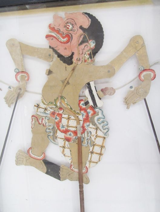 Four Javanese puppets each painted and decorated on turned wooden stick and stand within perspex and - Image 7 of 40