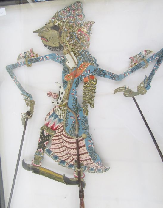 Four Javanese puppets each painted and decorated on turned wooden stick and stand within perspex and - Image 11 of 40