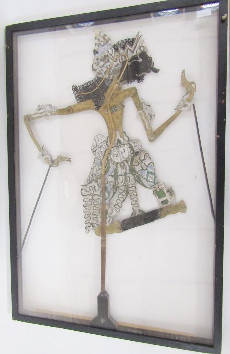 Four Javanese puppets each painted and decorated on turned wooden stick and stand within perspex and - Image 32 of 40