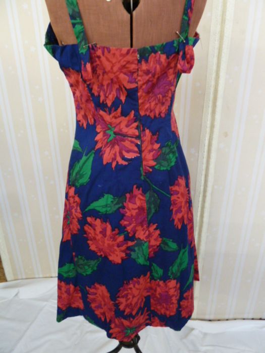 1950's silk cocktail dress, blue printed with vibrant pink/red/purple carnation pattern,  tulip - Image 19 of 22