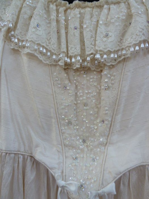 Jill Salen cream, raw silk evening/wedding dress designed with full skirt and stomacher, three- - Image 3 of 6