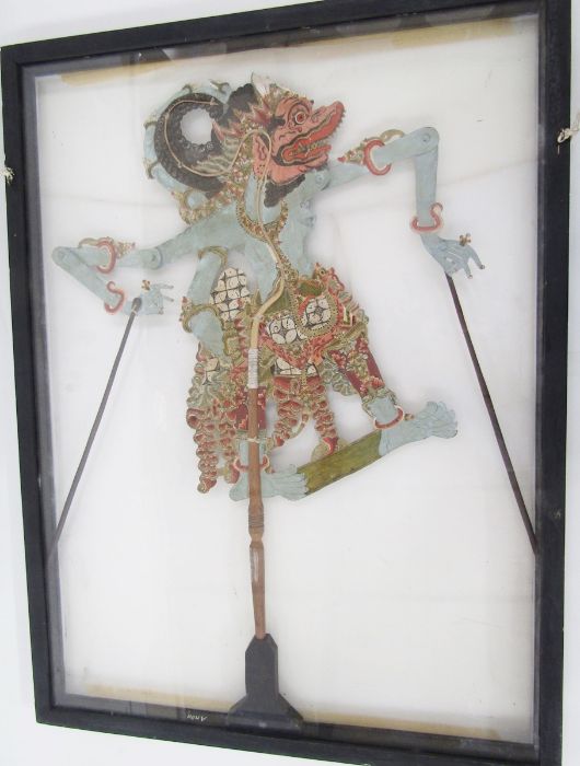 Four Javanese puppets each painted and decorated on turned wooden stick and stand within perspex and - Image 12 of 40