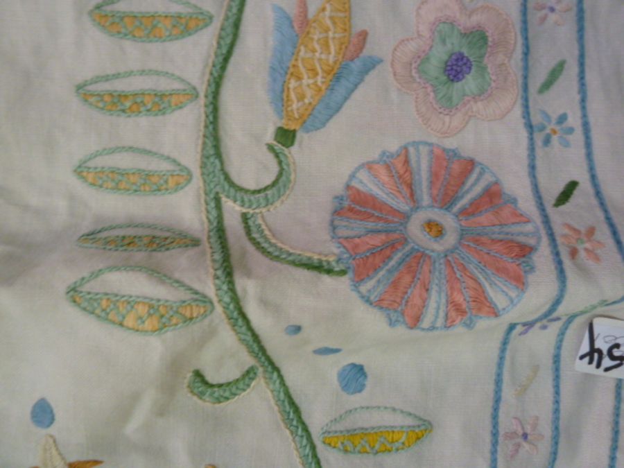 Vintage linen tablecloth, embroidered, 244cm x 252cm (extremely large bedspread/tablecloth) - Image 8 of 12