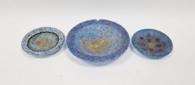 Three Patrick Stern Pate de Verre shallow bowls with gold leaf inclusions, the two smaller ones with