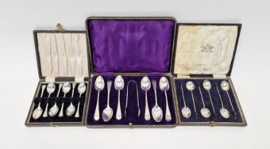 Set of six George V silver tea spoons, with a matched pair of sugar tongs, housed in a fitted