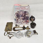 Collection of metalware including a 19th century brass door lock and door handle, two AA badges, a