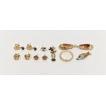 9ct gold wedding ring, 2.2g, pair 9ct gold charm in the form of pair of slippers, 1.9g, pair 18K