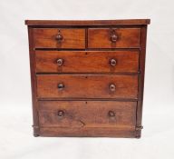 Victorian mahogany chest of drawers having two short over three long drawers, each with turned
