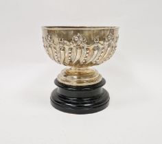 Large late Victorian silver rose bowl, by Goldsmiths & Silversmiths Co, with half gadroon and