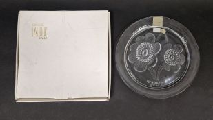 Lalique (Paris) Cristal commemorative plate, boxed, decorated with two flowers to the centre,