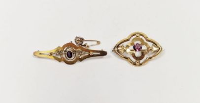 9ct gold, pearl and amethyst-coloured stone bar brooch with central oval purple stone flanked by