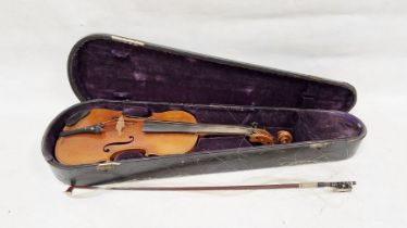 Vintage 20th century violin and bow, cased, unsigned, unlabelled  Condition Report Additional photos