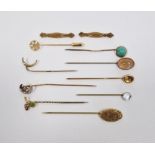 15ct gold, peridot, seedpearl and amethyst stickpin, floral spray pattern, a gold-coloured metal and