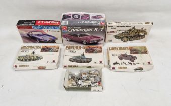 Collection of boxed model vehicles and tanks including The Jagdpanther German medium tank, an army