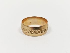 9ct gold wide wedding band with star-cut engraving, 6g approx.